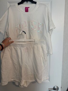 QUEEN OF SPARKLES White Short Sleeve Tee with Iridescent Sequin BRIDE